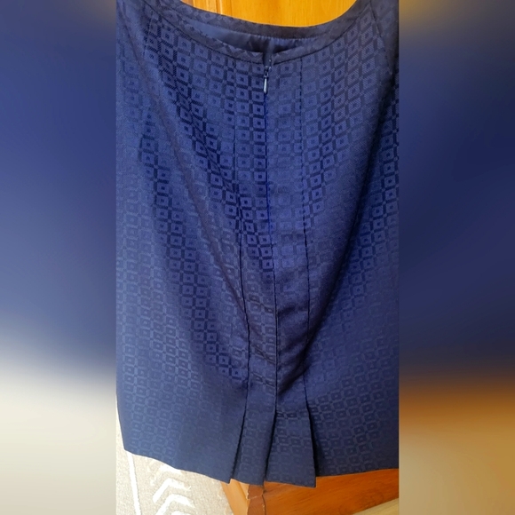 Tahari skirt suit NWOT size 2P - Picture 3 of 4